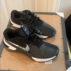 NEW Nike Metcon 8 Black and White Training Sneakers Women Size 8